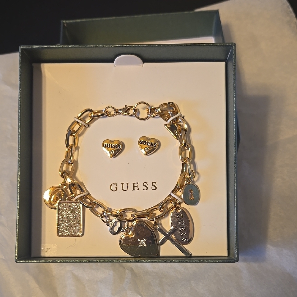 Guess Gold and Silver Charm Bracelet Set.      ⭐️✨️ NEW✨️⭐️